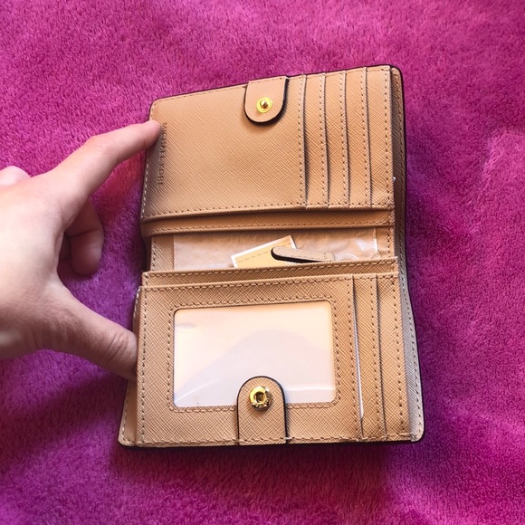 NWT Michael Kors Wallet - Picture 3 of 7